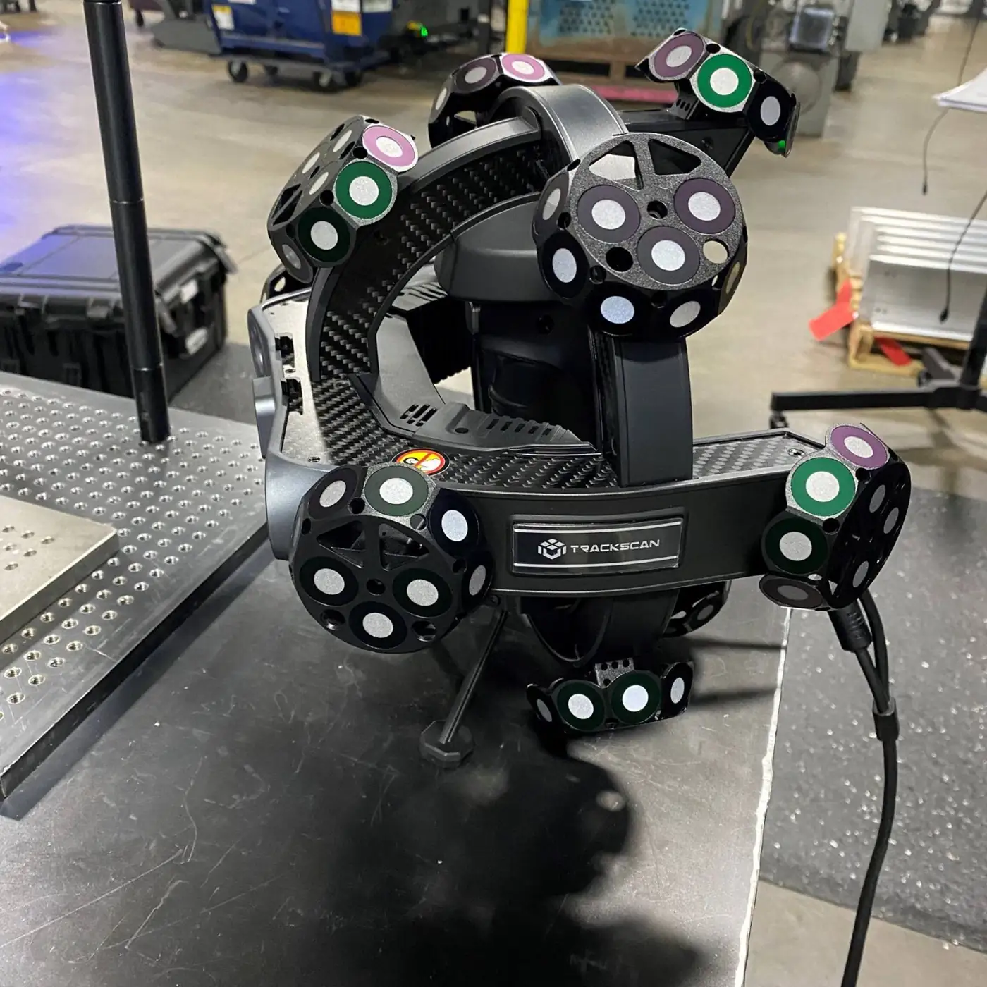 Portable optical tracker for 3D measurement