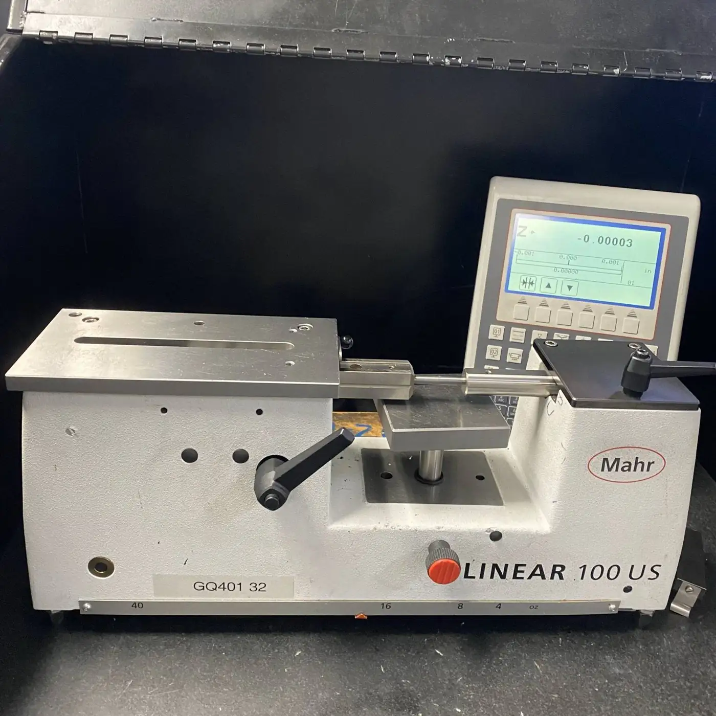 Precision length measuring gauge with digital readout